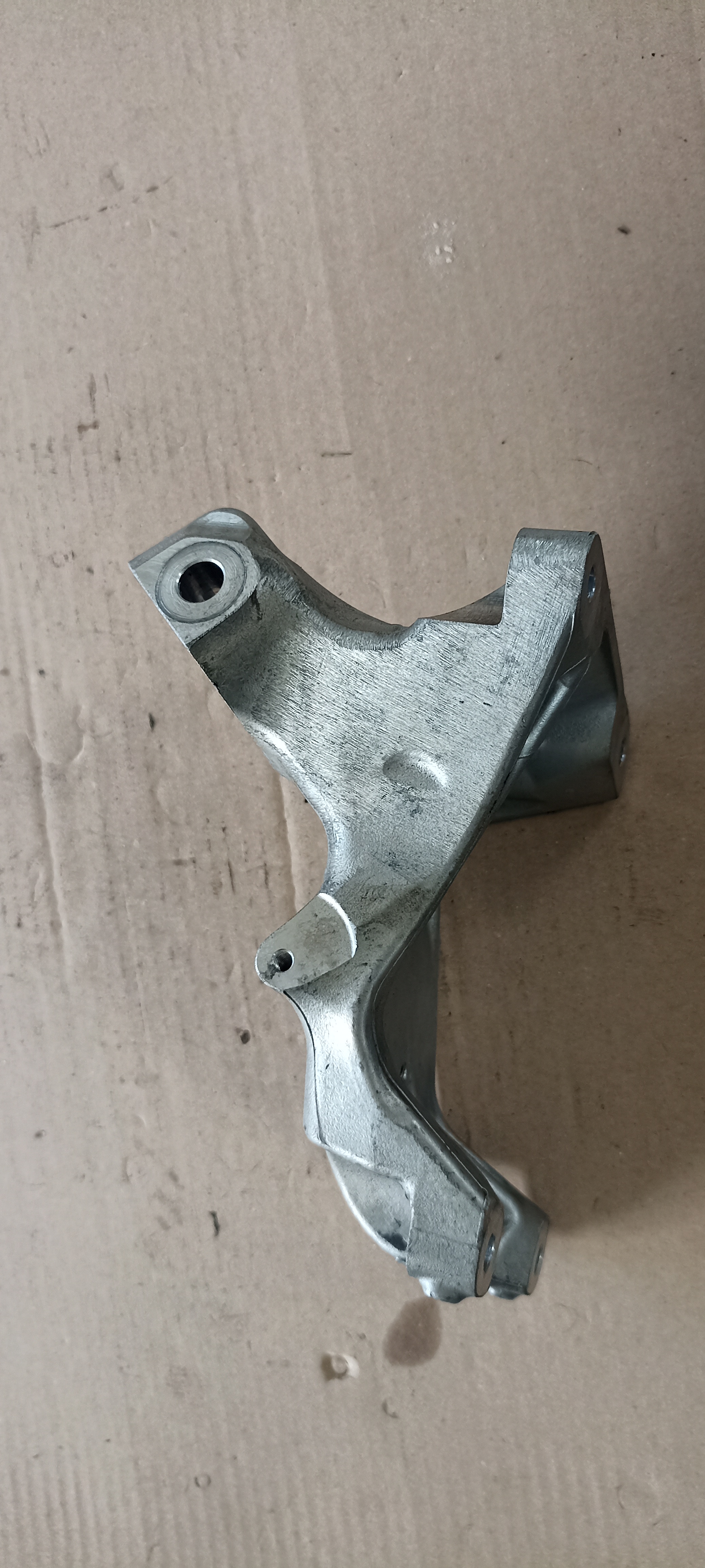 Suport motor stanga Mercedes C63 AMG, 4.0 benzina, A1772230104