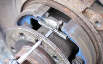 Frana de mană blocată: cauze și soluții pentru diagnosticare și reparare