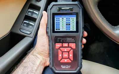 Sådan bruger du en OBD-2 biltester til hurtig diagnose