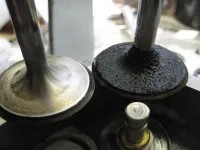 Hogyan távolítsuk el a motorról a szénlerakódásokat?