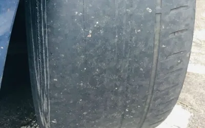 Este sigur să conduci cu anvelope expirate? Risc real sau mit?