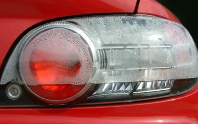 De unde apare umezeala în stopurile spate și cum o elimini