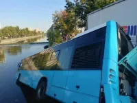 Batmakta olan bir araçtan çıkış: hayatta kalma rehberi