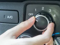 Devi spegnere l'A/C prima di spegnere/accendere il motore dell'auto?