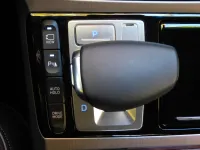 Cosa succede alla trasmissione se passi da Drive a Neutro mentre sei in movimento?