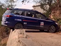 Kielletty kääntäminen: milloin autoa ei saa kääntää tieliikennelain mukaan