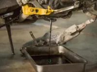 Reciclaje de aceite de motor usado: guía para conductores que cambian su propio aceite