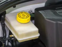 Livello basso del liquido frizione: cosa fare?