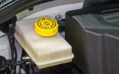 Nivel scăzut lichid ambreiaj: simptome, cauze și soluții