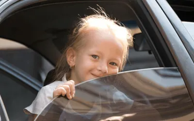 Geamurile electrice pot rani când se ridică: risc real sau mit urban?