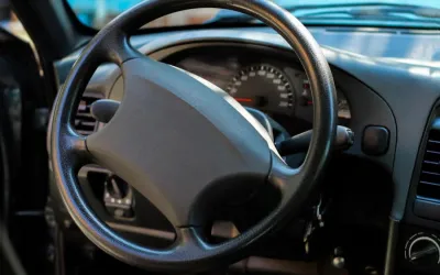 Steering wheel off-center when wheels are straight: causes and solutions