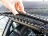 Cum să cureți și să restaurezi garniturile de cauciuc de la geamurile mașinii