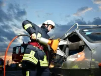 When to extricate a victim from a vehicle after a road crash