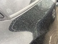 Wie kann man verhindern, dass sich Staub auf dem Autolack absetzt?