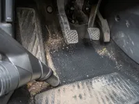 Cum usuci corect un covor de mașină umed: ghid complet pas cu pas