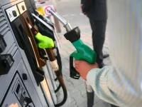Specialistii cer autosesizarea Consiliului Concurentei cu privire la compensarea pretului carburantilor