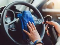 Wie reinigt und pflegt man ein Lenkrad aus Leder?