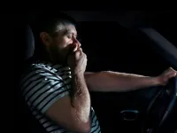 Sfaturi pentru combaterea oboselii la volan – metode eficiente de a rămâne alert în trafic