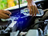 Que se passe-t-il si vous mettez de l'eau dans le radiateur ? Pouvez-vous le faire en cas d'urgence ?