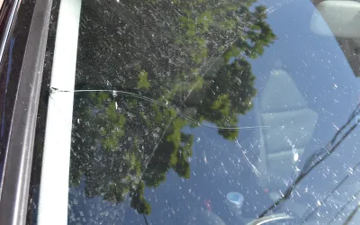 Cât de repede trebuie înlocuit un parbriz ciobit sau crăpat