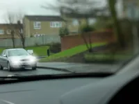 Cum afectează flash-urile pentru radar siguranța rutieră: consecințe despre care puțini soferi știu