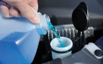 Windshield washer fluid vs water: what is best for your car