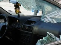 Cum să acoperi un geam de mașină spart - Ghid complet și metode eficiente