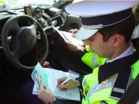 Was passiert, wenn Sie Ihren Ausweis und Ihren Führerschein nicht dabei haben, wenn die Polizei Sie anhält?