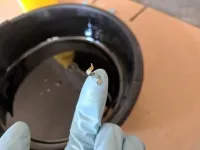 Pourquoi trouve-t-on des particules métalliques dans l'huile moteur?