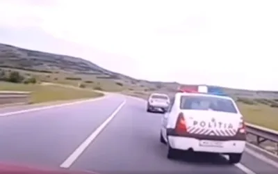 Ohitus oikealle vilkkuvan signaalin saatuasi: milloin ohittaa turvallisesti