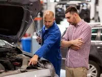 Bilmekanikerlønn i Romania: virkelige tall og fordeler i 2024