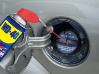 Adăugarea WD-40 în rezervorul de combustibil: beneficii și procedură corectă