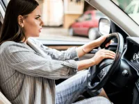 Funcții ascunse ale mașinii pe care majoritatea șoferilor nu le folosesc