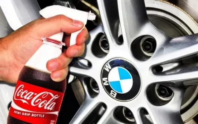 Trucuri practice pentru întreținerea mașinii acasă: de la curățarea farurilor la remedieri rapide