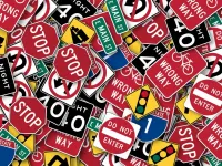 Semnul rutier care ii pune pe romani in dificultate