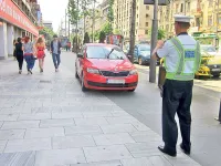 Parcarea pe trotuar: ce spune legea și ce soluții există pentru București