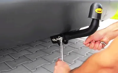 Tow hitch equipped vehicles: responsibilities and risks in accidents