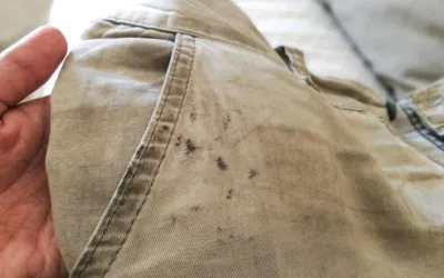 Cum elimini petele de ulei de motor de pe haine - Metode eficiente testate