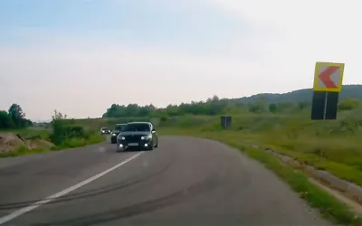 Wann Überholen verboten ist: Wesentliche Regeln für Verkehrssicherheit