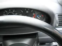 Comment nettoyer un volant collant ?