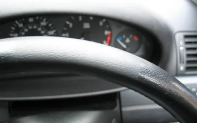 Cum să cureți un volan lipicios - ghid pas cu pas pentru întreținere