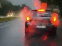 Pourquoi y a-t-il trois feux de stop ?