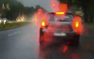 De ce au mașinile trei lumini de frână în spate