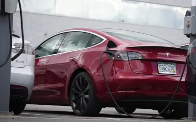 Probleme la Tesla – incercari ale inginerilor pentru a nu se ajunge la chemarea in service a un milion de autoturisme