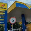 Cea mai vizibila scadere a pretului carburantilor din ultima jumatate de an. Cat costa motorina si benzina?