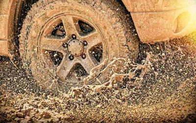 Cum să scoți o mașină afundată în noroi - Ghid complet și sfaturi practice