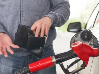 Continua la compensazione dei prezzi del carburante! Nel frattempo, un pieno di carburante è di alcune decine di lei più economico.