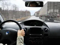 Este legal să depășești mai multe mașini deodată în România?