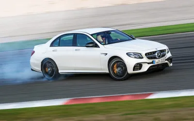 Inovatie la Mercedes – autovehicule electrice capabile sa faca drifturi de unele singure