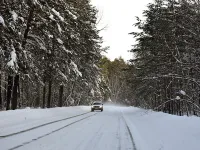 Echipament obligatoriu pentru mașină în sezonul rece: ce trebuie să ai pe lângă anvelope de iarnă